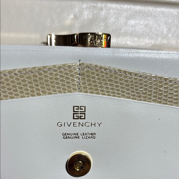 Elegant Vintage Givenchy Lizard White and Cream Women's Clutch/Wallet Kisslock - Picture 10 of 16